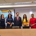 El evento contó con la presencia del Cónsul Dominicano en Barcelona, Sr. Antonio Gómez, la representante de Pro Dominicana, Sra. Ana Justo, y Dania Morillo