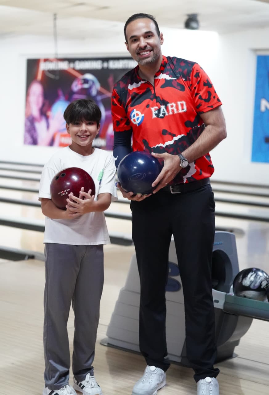 Marco Alejandro, el hijo de Alex, ya está dando sus primeros pasos en el bowling, uno de los deportes más familiares que hay.