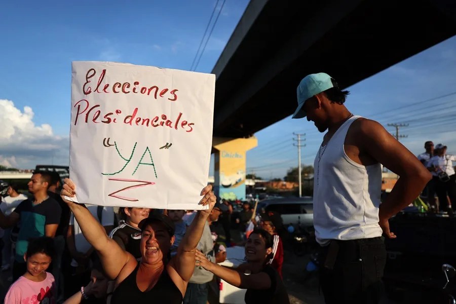 Miles de personas reciben a la caravana de María Corina Machado tras su esperado regreso a Venezuela